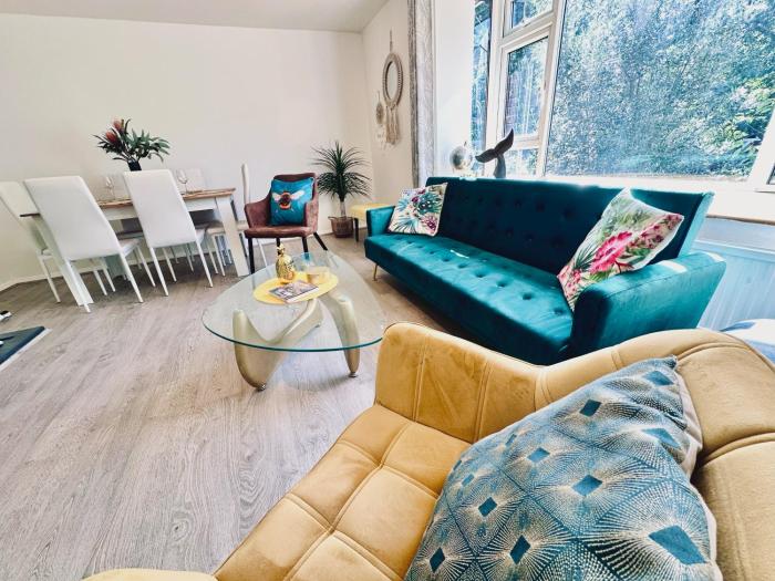 Spacious, stylish appartment close to transport