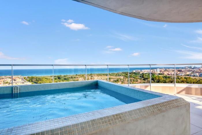 Luxury Penthouse with Panoramic Sea Views