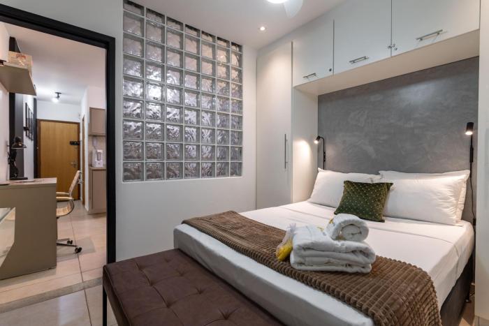 Em frente ao metro e 8 minutos da praia - SF228