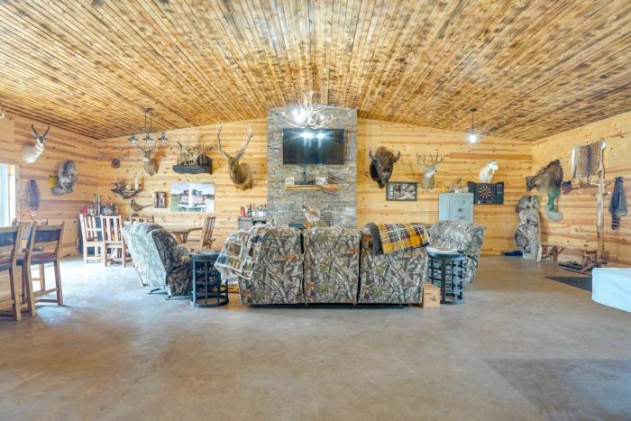 Hot Tub and Fire Pit Family Retreat in South Dakota