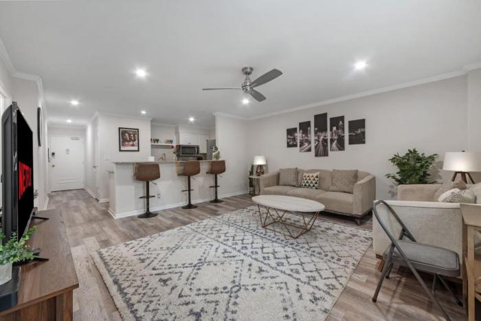 Walk to Everything, Affordable Condo in Downtown