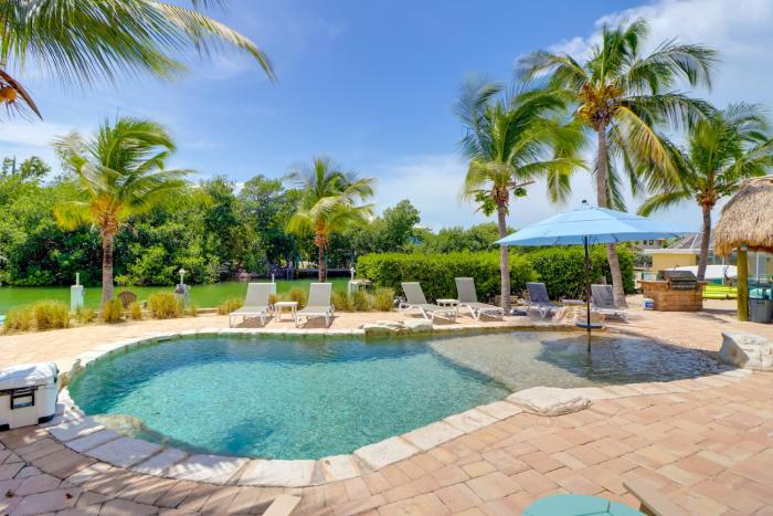 Walk to Beach Waterfront Home in Marathon!