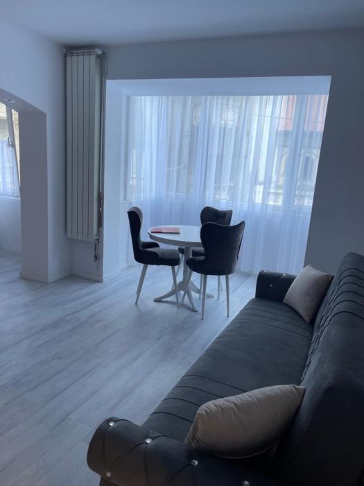 Piața Mihail Kogălniceanu nr 8