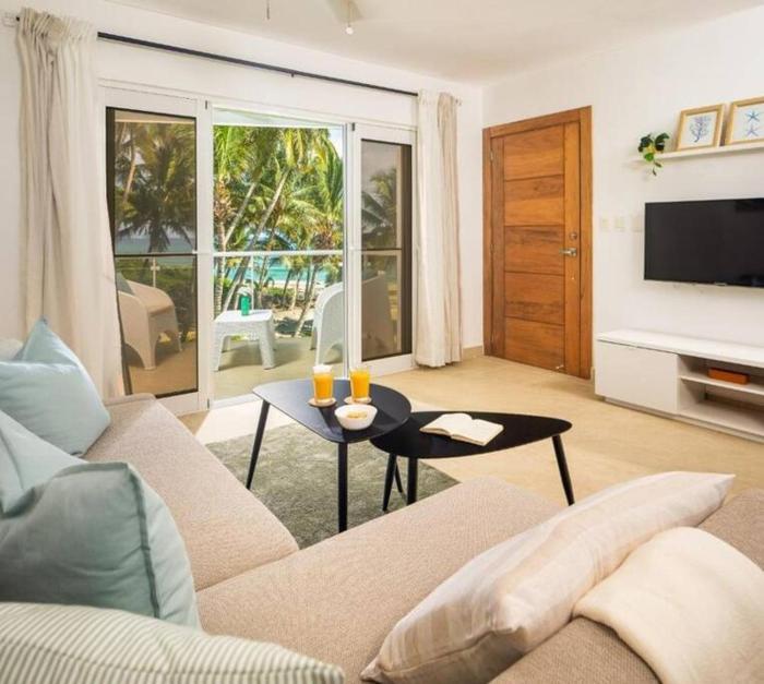 Direct View and Access to Beach!