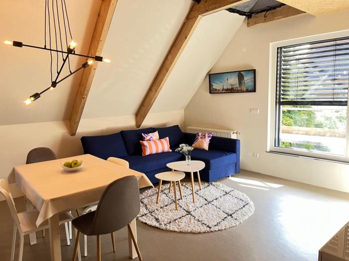 Quiet&Cozy Apartment perfect for Groups & Families & Business trips, near BER Airport