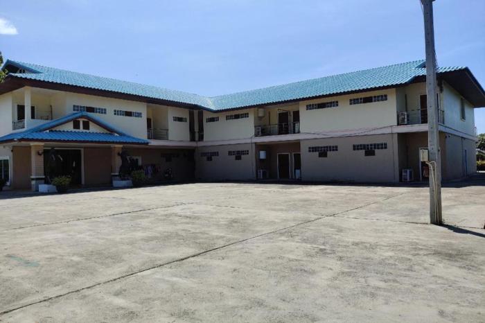 OYO 75334 Train Hotel