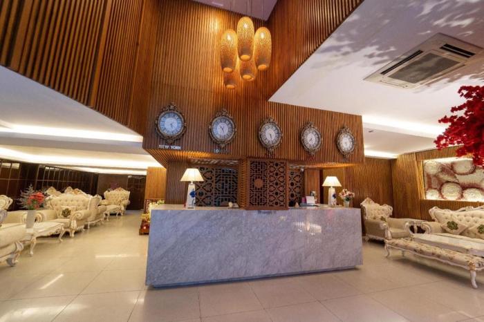 The White Hotel 8A Thai Van Lung