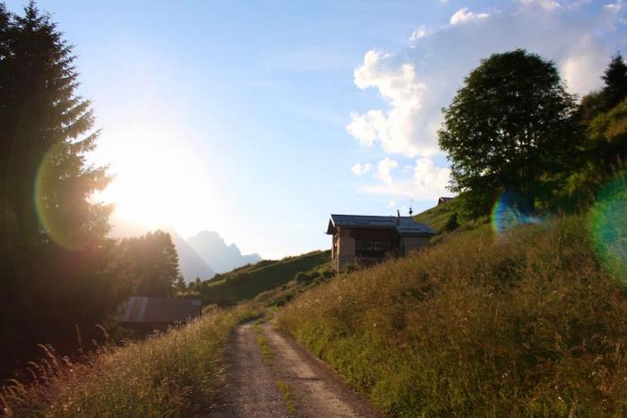 Tabià di Francesca - fienile tra le montagne silenziose