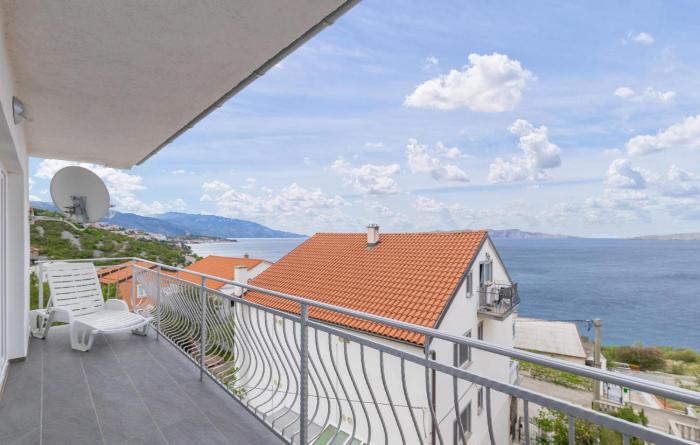 1 Bedroom Cozy Apartment In Senj