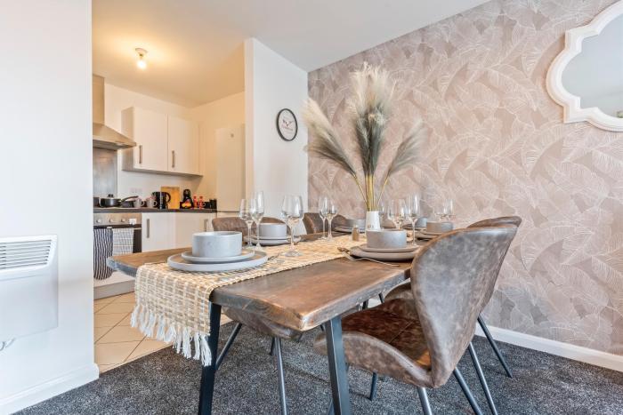 Desert Oasis - Monthly Stays - Netflix & FREE Parking -