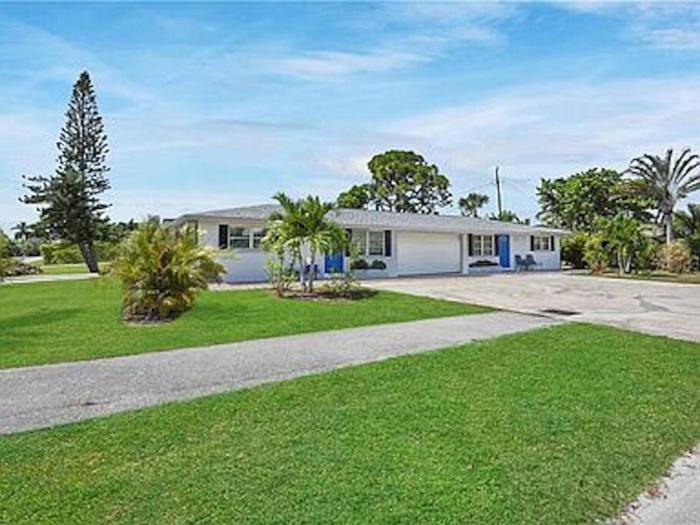 699 BEACH OASIS,WALK,BIKE TO BEACH, FENCED BACKYARD, Large Driveway