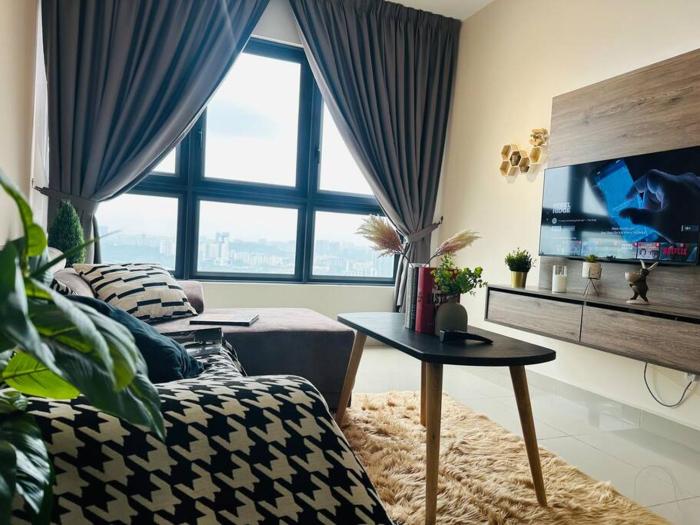MVD41#Family Suite 8pax 3 Rooms M Vertica Velocity Mall Cheras IKEA Mytown Short Walk to MRT & LRT Maluri