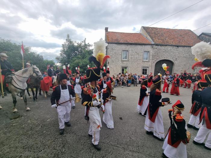 groot authentiek en charmante woning, 250 vierkante meter, panoramisch vergezicht, zonsondergang, dicht bij Dinant, Maredsous en Namen