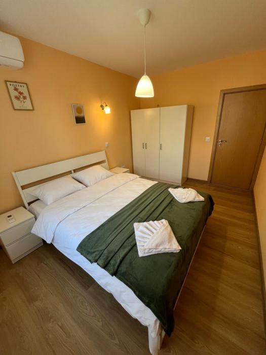 Уютен тристаен апаратамент,намиращ се на тиха и спокойна улица