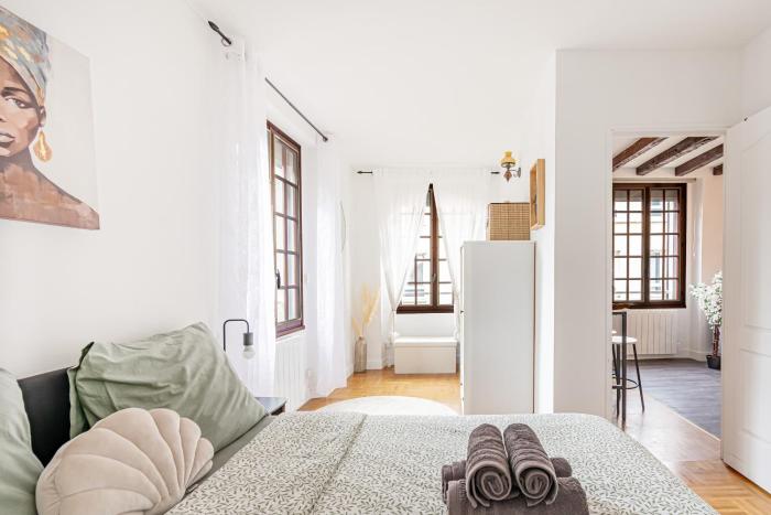 Appartement 2 pièces 36m2, CDG Airport, Disneyland Paris, Asterix, Parc des expo, 10min gare de Chelles, Parking gratuit dans la ville