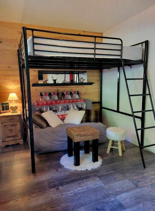 Studio avec grande terrasse 4 personnes centre station la Foux dAllos