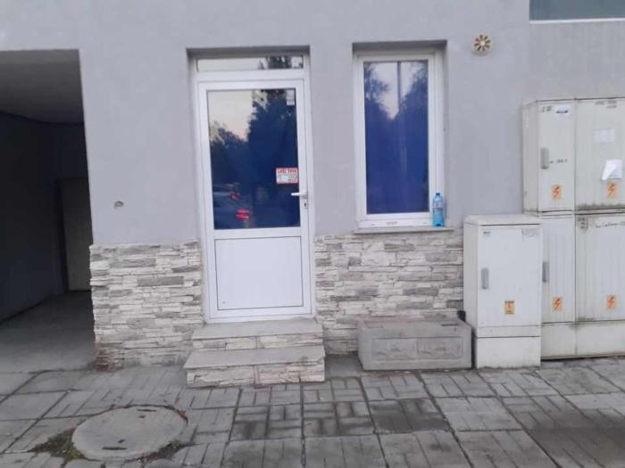 Самостоятелна стая с душ с вход от тротоара на 3 мин пеш от автогара Варна