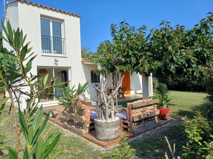 Superbe mazet en Camargue, jardin, parking, terrasses, climatisation, internet