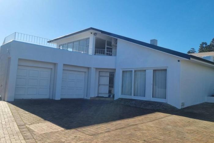 Beautiful 4 bedroom home overlooking the ocean in Somerset West Cape Town