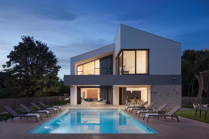 Luxury Villa Atria near Pula for 10 people with children playground & heated pool