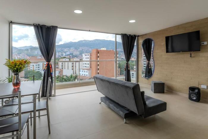 Balcón en Laureles, AC, Piscina, Estacionamiento 601