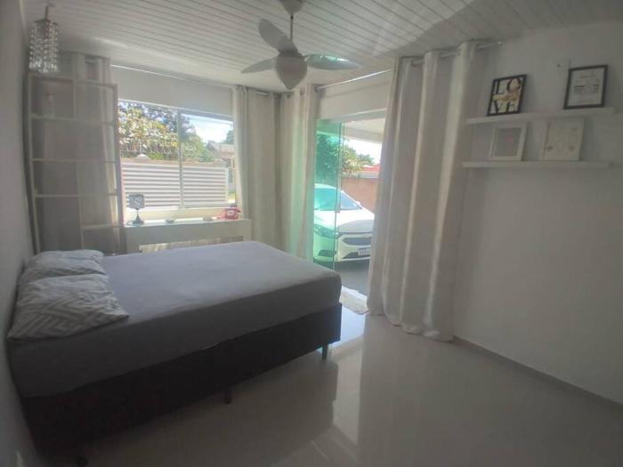 casa a uma quadra do mar