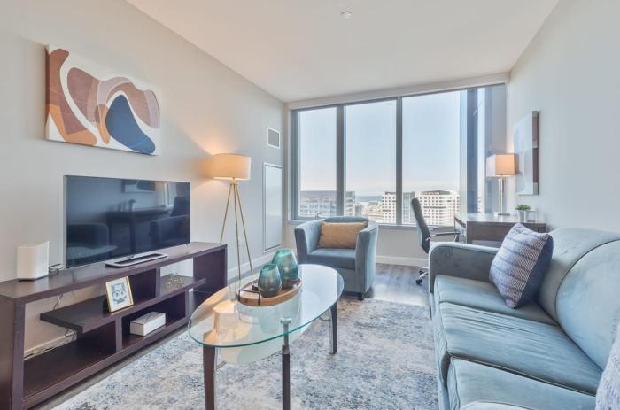 Luxury Apt with Water Views