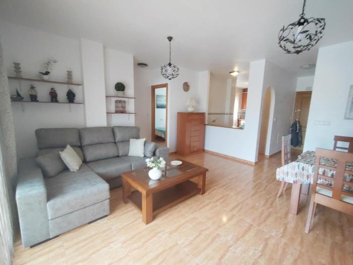 LA8 2 bedroom top floor sunny apartment close to beach