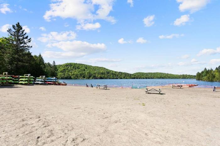 Chalet Mon Repos - Lac Sarrazin avec embarcations