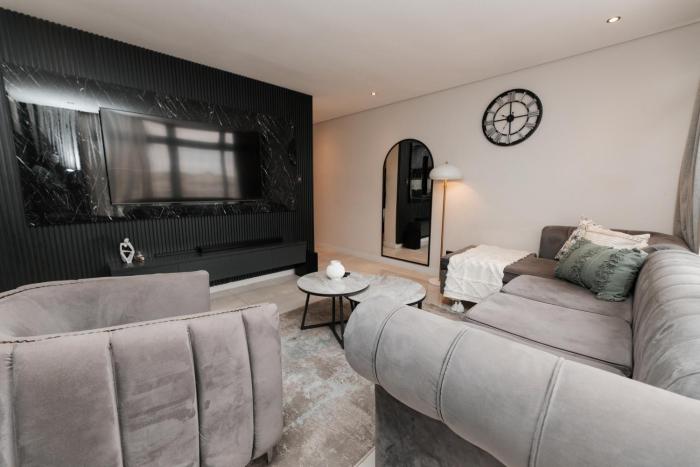 Paramount Houghton Estate