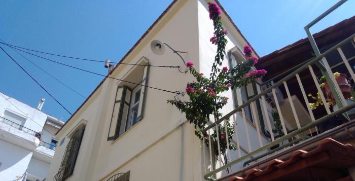 Giannis and Aristis House