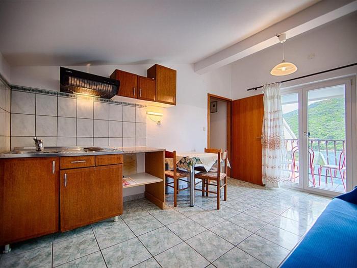 Apartments Malo Lago - One-Bedroom Apartment with Balcony and Sea View - Attic Apartment 3