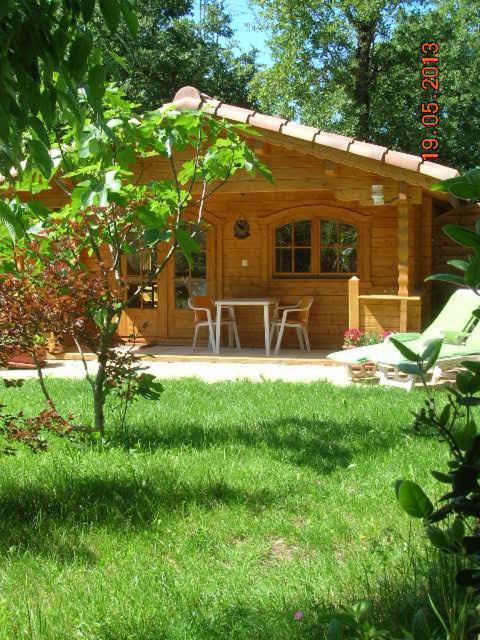 Chalet climatisé pour 2 personnes avec kitchenette, accès piscine, au sud d Aix-en-Provence, for non smokers-non vapoteurs only