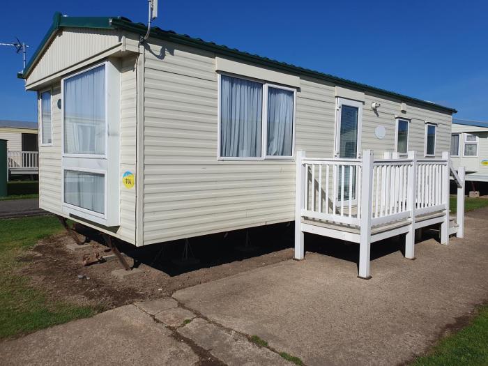 Sealands Everglade II:- 6 Berth, Central Heated Access to the beach