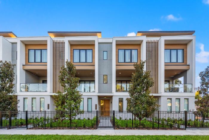 Warm Modern New Construction Townhome in Tampa Heights