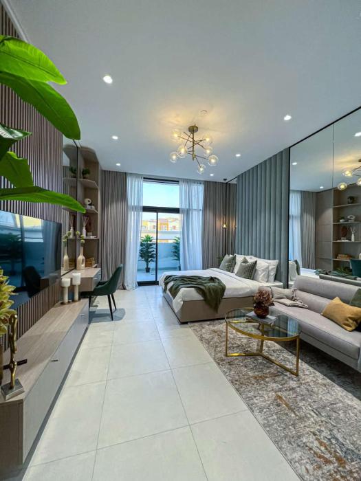 Bright New Studio with Pool & Gym Access, 5 min from Gardens Metro