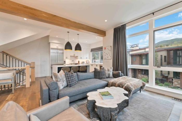 Riverfront Townhome 18 by East West Hospitality