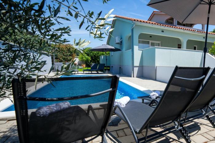 Holiday house VANESSA with Pool near Pula