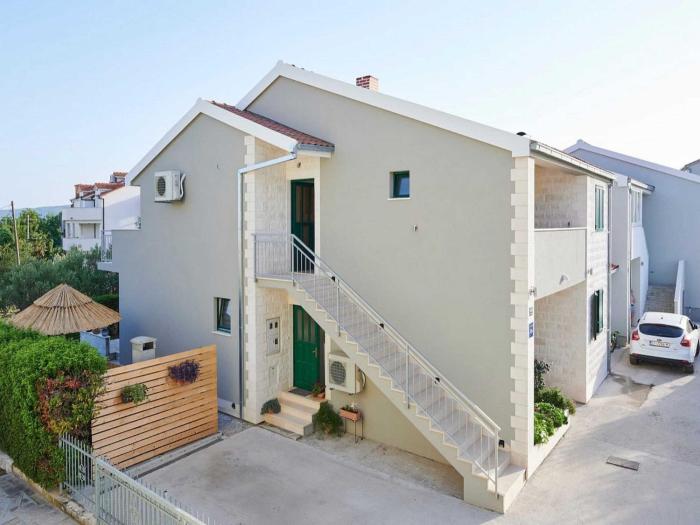 Apartments Vujina - Comfort Studio Apartment with Terrace 3 Luka