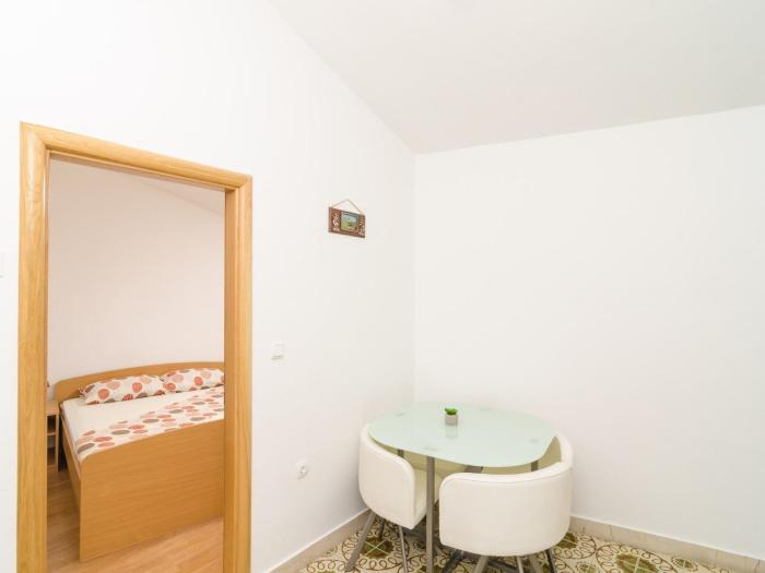 Apartments & Rooms Bari i -Comfort One Bedroom Apartment with Balcony and Garden View Apt Preko-5