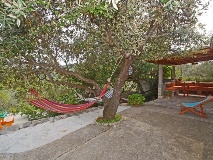 Vacation House Planika - Two Bedroom Holiday Home with Terrace and Sea View