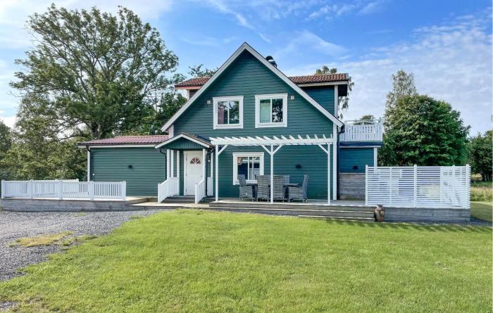 Cozy Home In Dörarp With Sauna