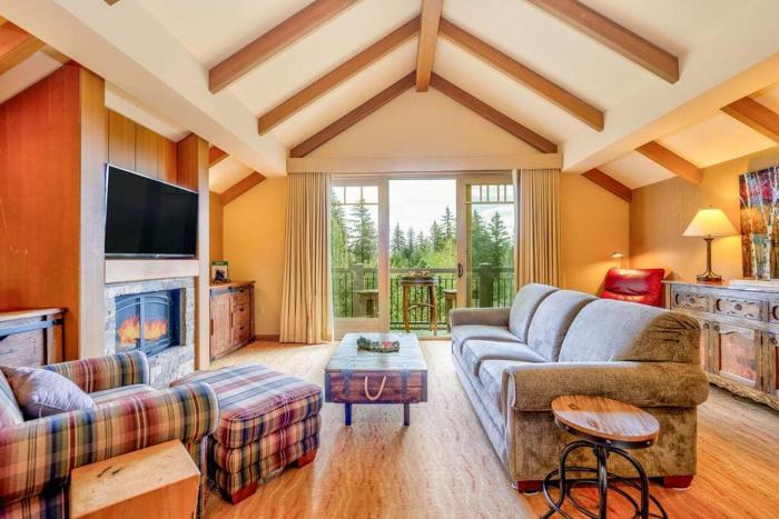 Luxury Suncadia Penthouse with Scenic Balcony Views