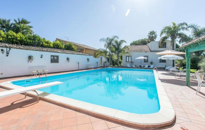 Beautiful Home In Chiaramonte Gulfi