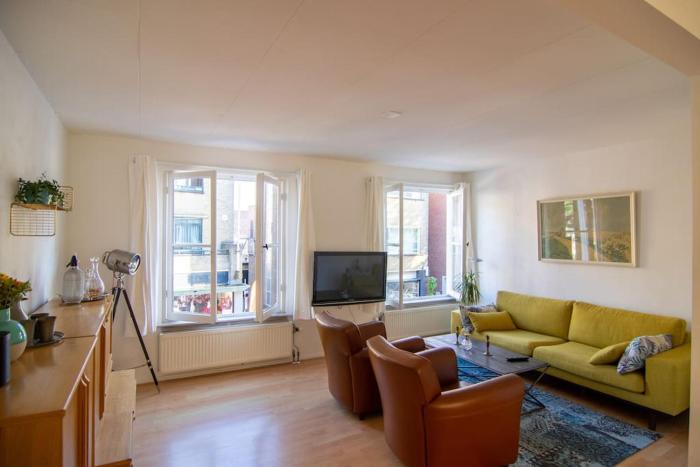 Centre Hilversum, 20 minutes train to Amsterdam