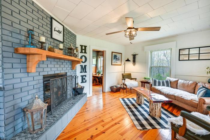 Country Escape: Log Cabin Near Kentucky Lake!