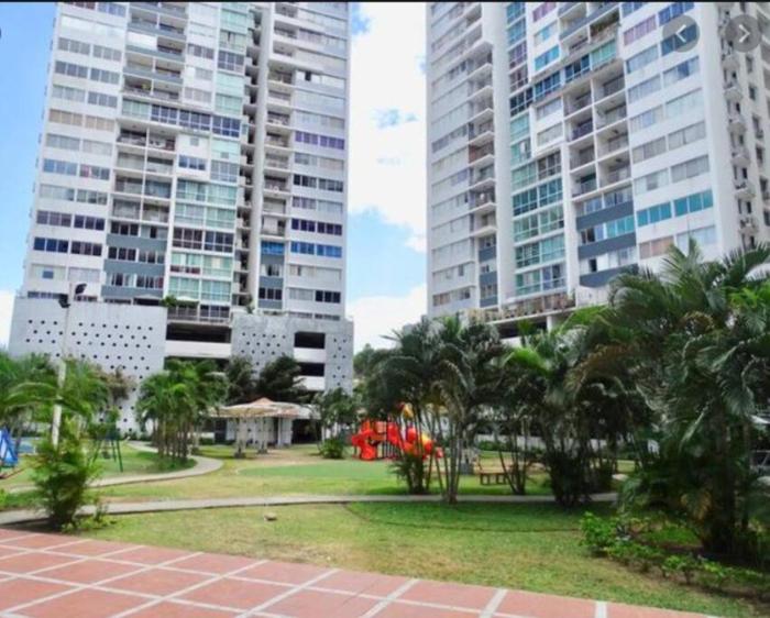 Cozy Apartment near Metro Station Ave 12 Oct