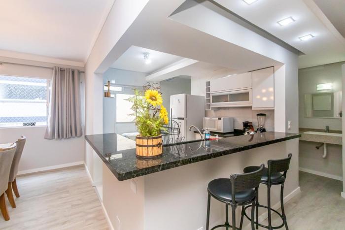 Apto Pe na Areia, direcao Ilha-Balneario Camboriu.