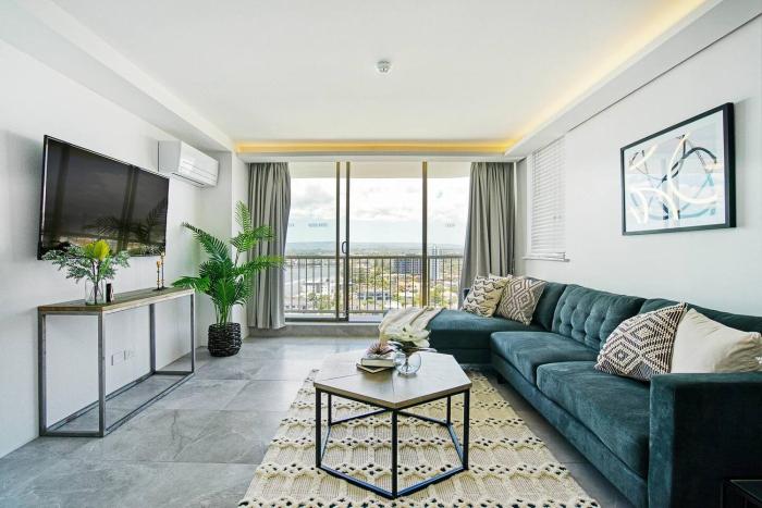 Paradise Bound - Central and Modern at Surfers
