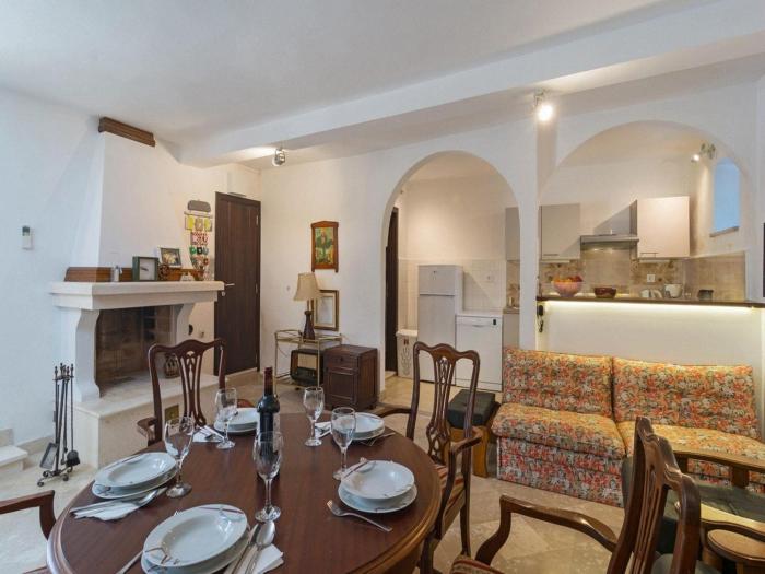 Villa Balarin - Five Bedroom Holiday Home with Terrace and City View